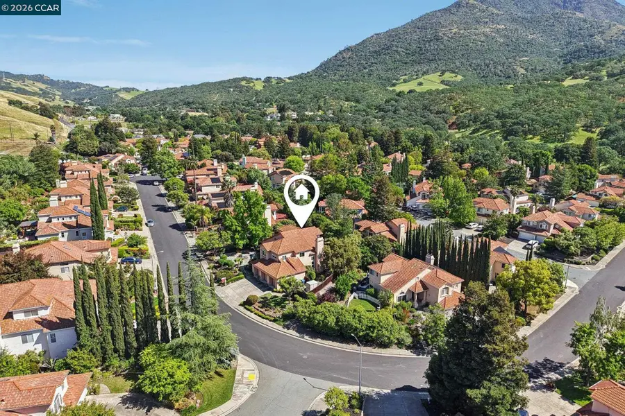 242 El Pueblo Pl, Clayton, CA 94517 - #3