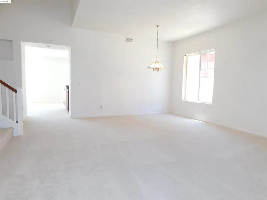 3915 Hummingbird Dr, Antioch, CA 94509 - #2