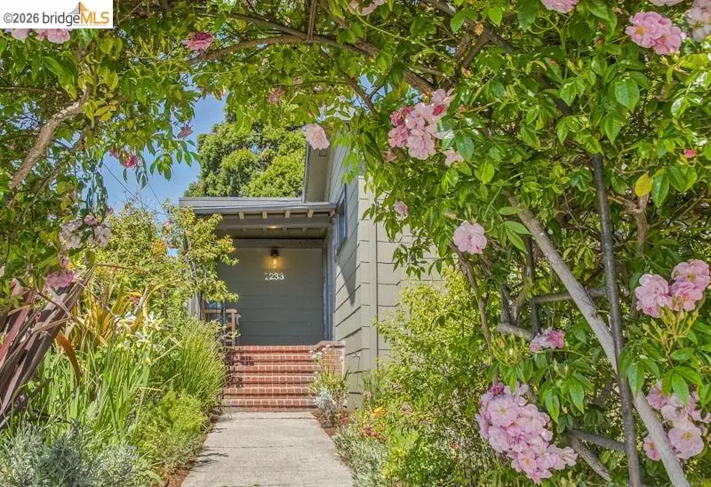 1233 Carleton St, Berkeley, CA 94702 - #2