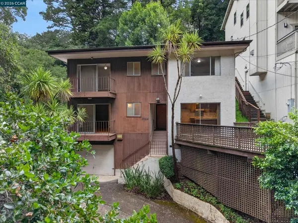 6334 Doran Dr, Oakland, CA 94611