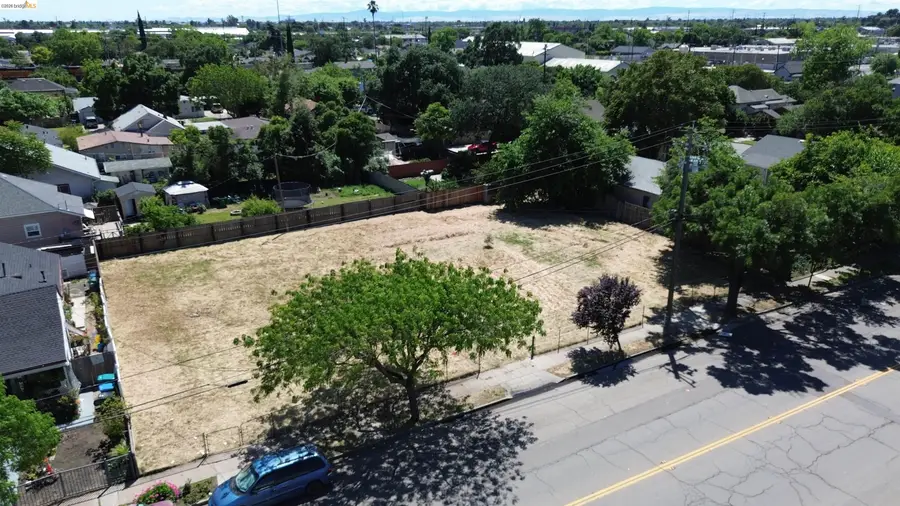 1640 E Hazelton Ave, Stockton, CA 95205 - #2