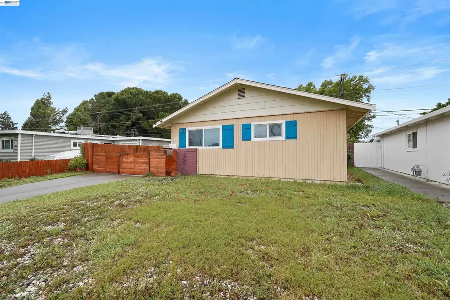 1712 Utah St, Fairfield, CA 94533 - #3