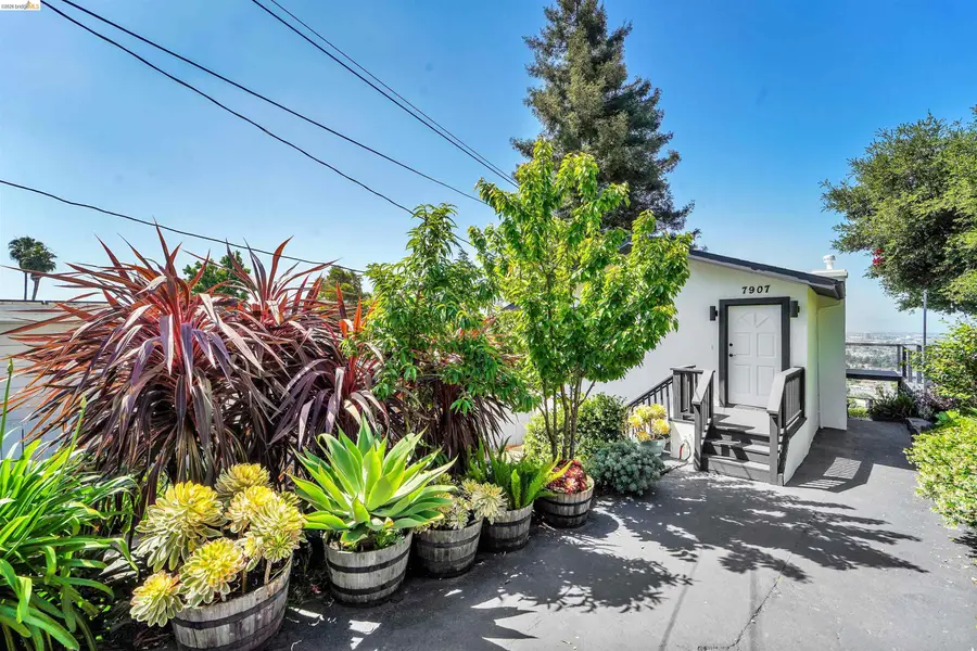 7907 Michigan Ave, Oakland, CA 94605 - #2