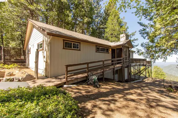 19942 Middle Camp Sugar Pine Rd, Twain Harte, CA 95383