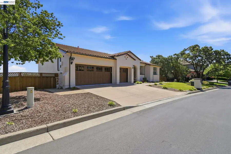 5322 Carole Ridge Ct., Fairfield, CA 94534 - #2