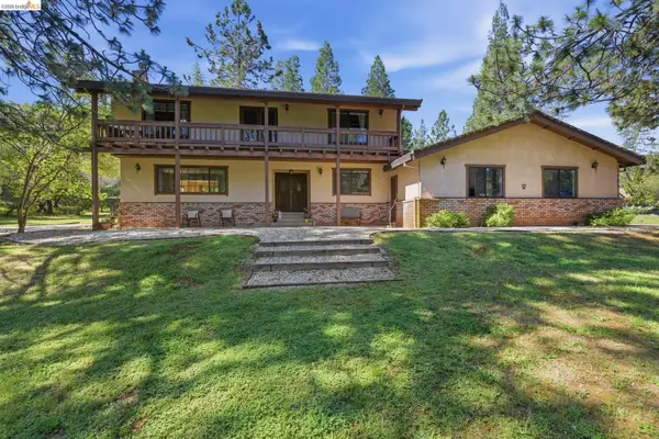 23071 Gold Springs Dr, Columbia, CA 95310