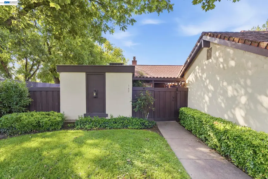165 Fairoaks Dr, Vacaville, CA 95688 - #3