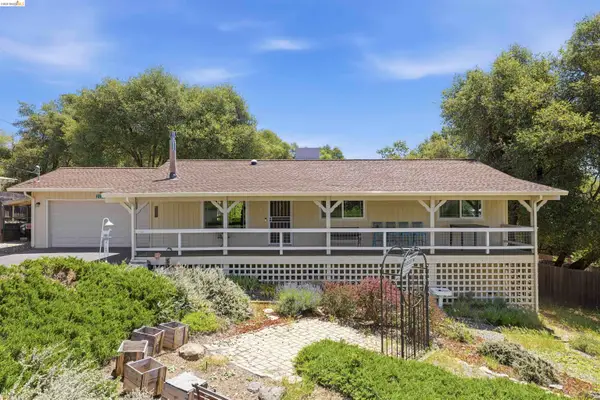 21781 Paseo De Los Portales, Sonora, CA 95370