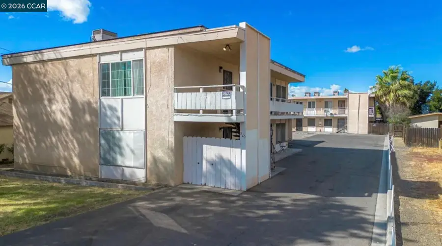 218 W K St, Los Banos, CA 93635 - #3