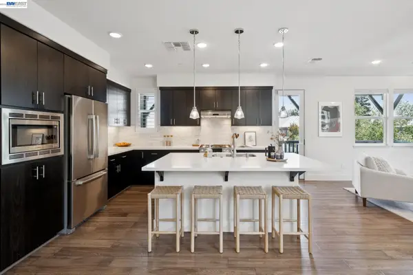 472 Diller St, Alameda, CA 94501