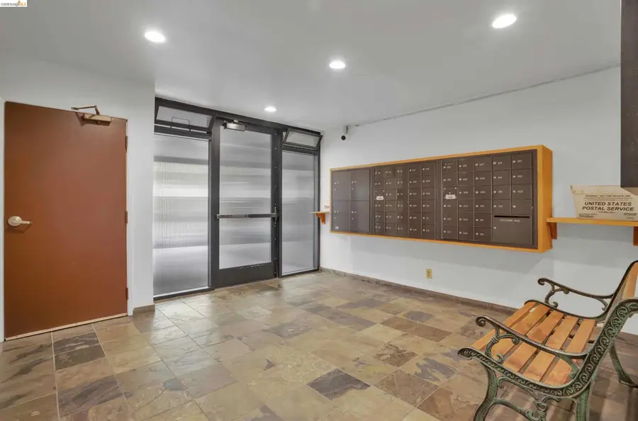 425 Orange St #202, Oakland, CA 94610 - #2
