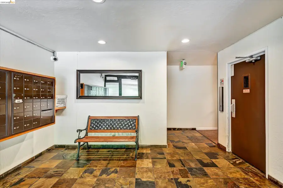 425 Orange St #202, Oakland, CA 94610 - #3