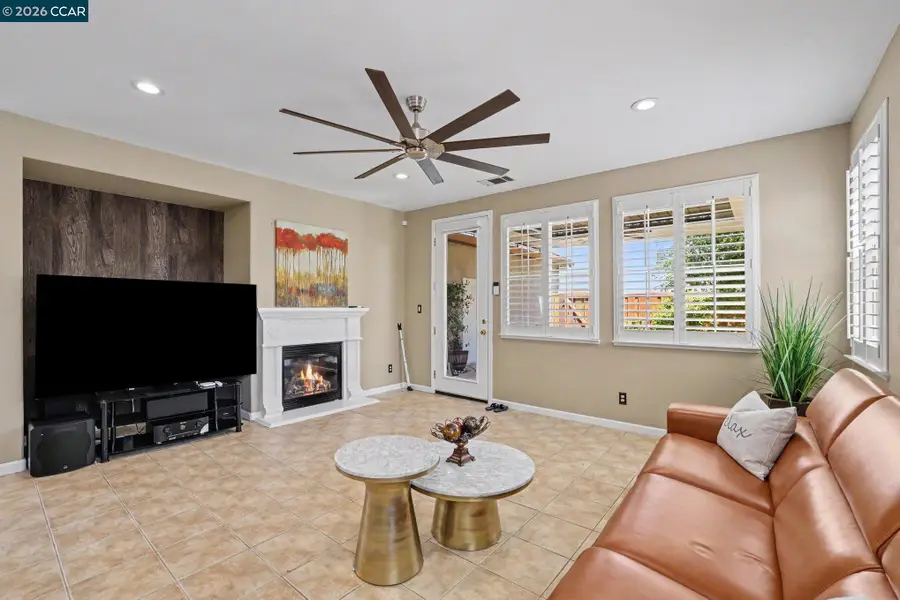 586 Dutch Elm Dr, Hercules, CA 94547 - #3