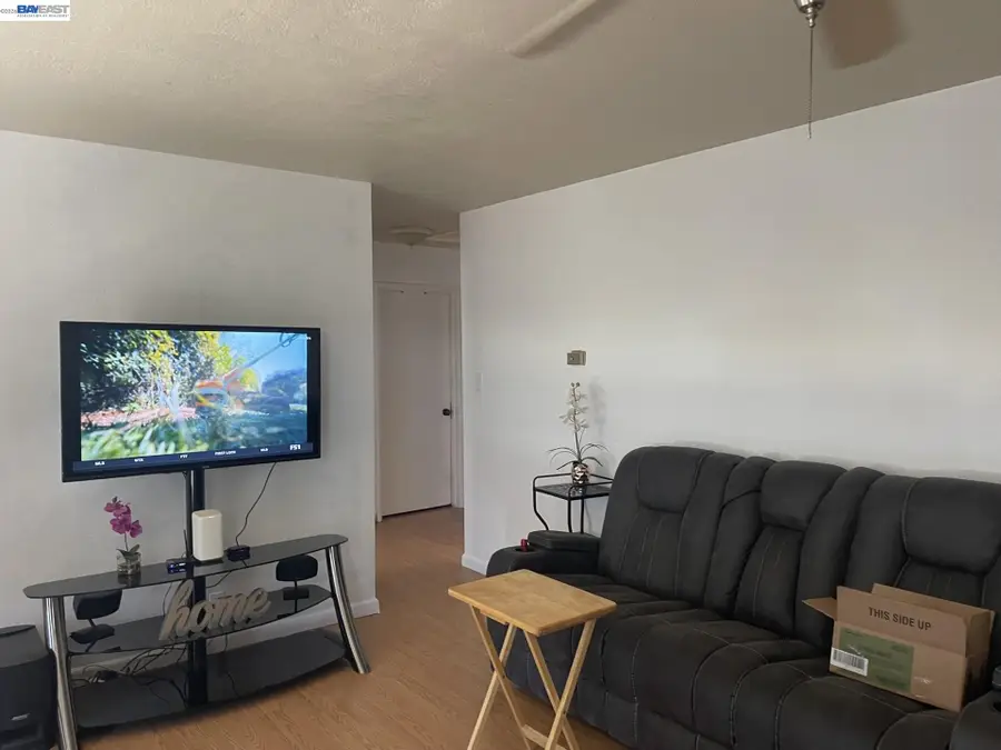 1003 Trinity St, Manteca, CA 95336 - #2