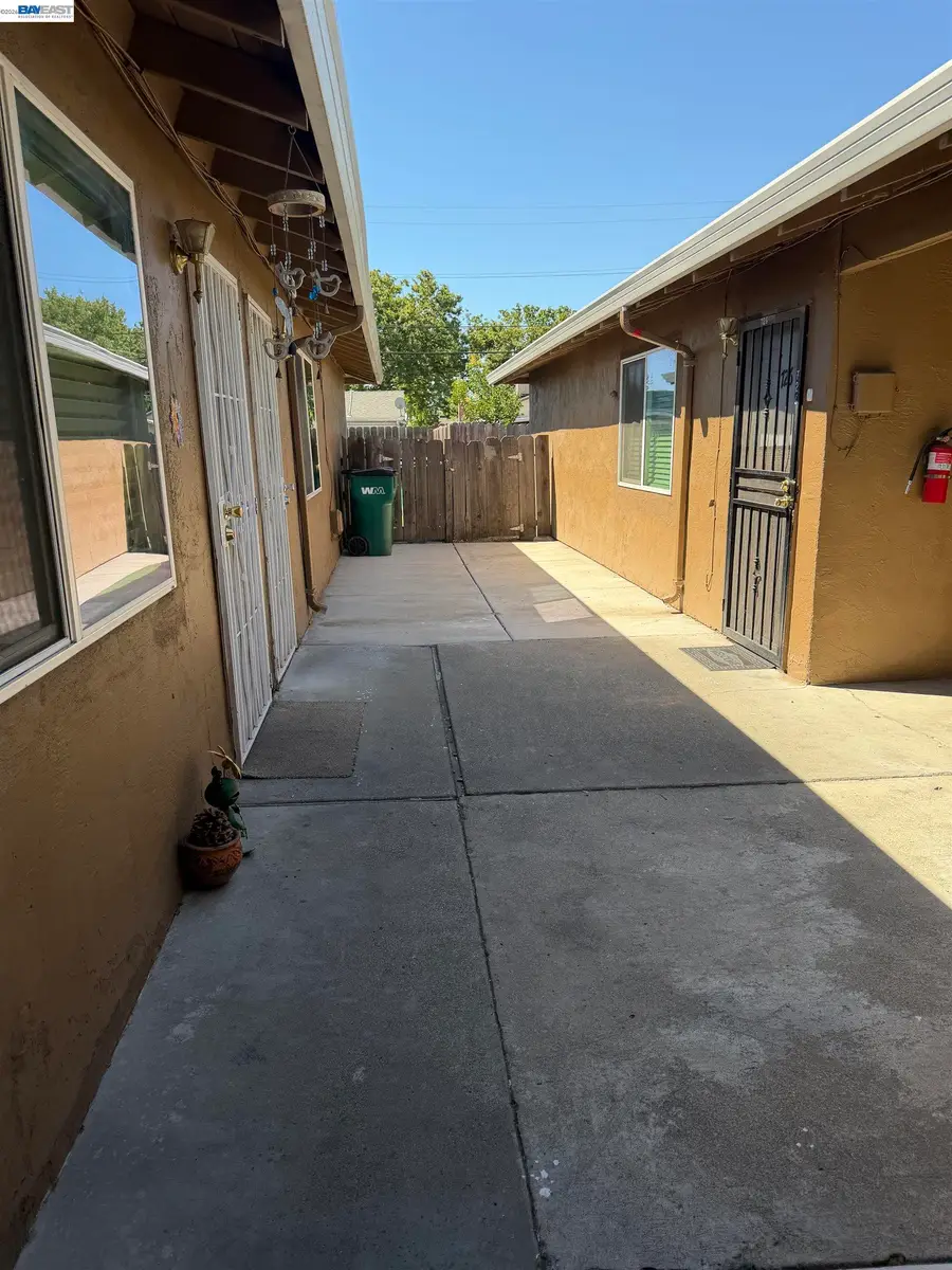 722 E Swain Rd, Stockton, CA 95207 - #2