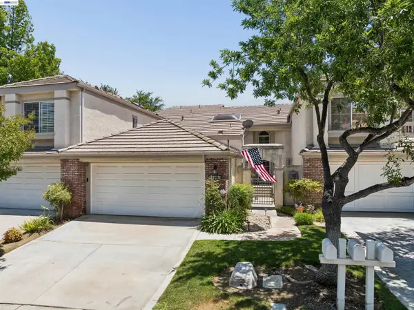 24448 Hampton Dr #B, Santa Clarita, CA 91355