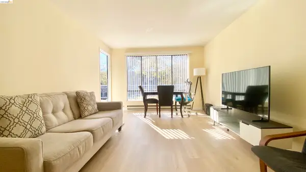 2 Commodore Drive #D273, Emeryville, CA 94608