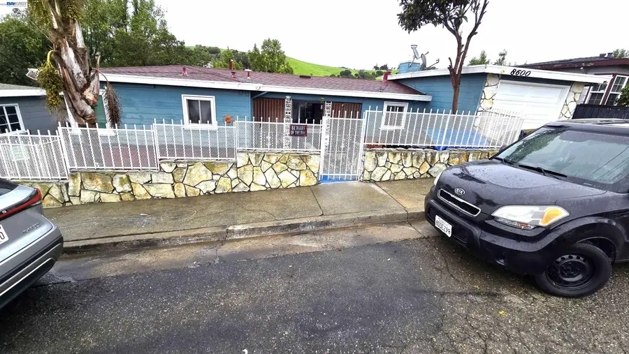 8600 Seneca Street, Oakland, CA 94605 - #2
