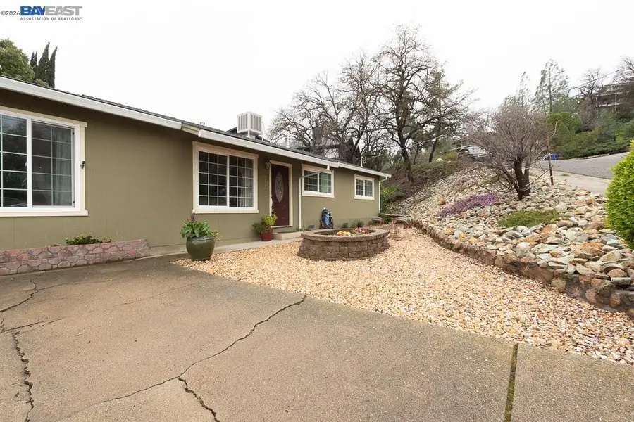 3345 Oakwood Place, Redding, CA 96001 - #3