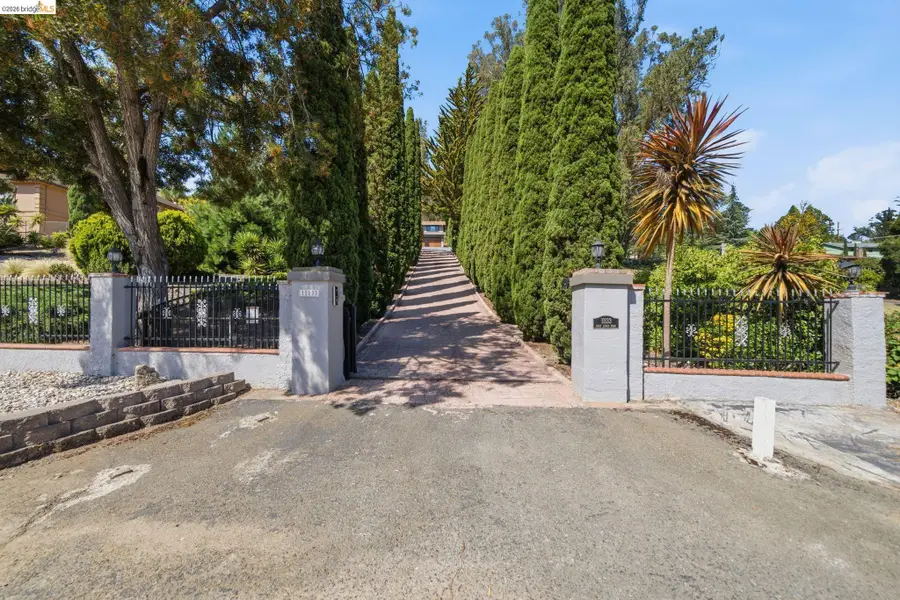 11133 Golf Links Rd, Oakland, CA 94605 - #2