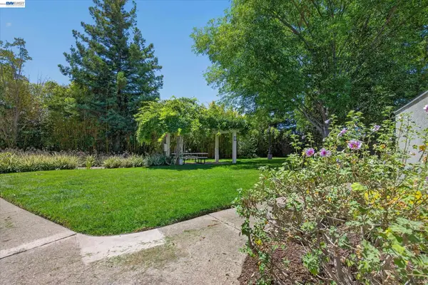 27787 Vasona Ct #13, Hayward, CA 94544