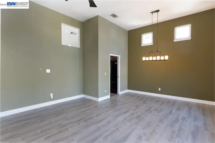 406 Stanford St, Vacaville, CA 95687 - #3
