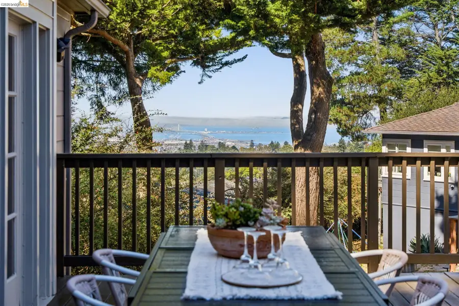 2339 Thackeray Dr, Oakland, CA 94611 - #2