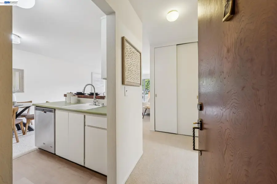 955 Shorepoint Ct #111, Alameda, CA 94501 - #3
