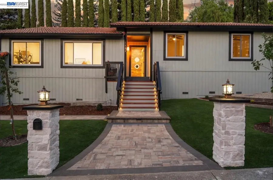 1084 Jamie Dr, Concord, CA 94518 - #2