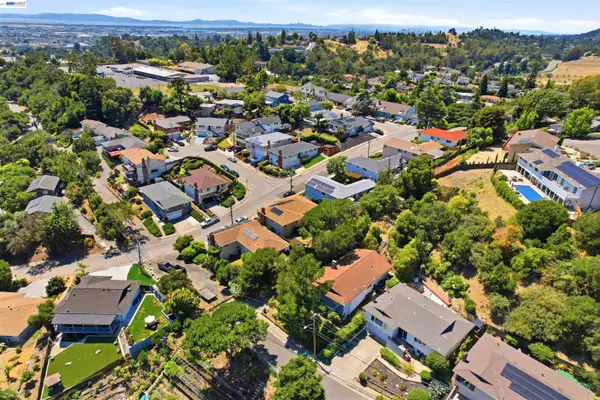 3910 Oak Hill Rd, Oakland, CA 94605