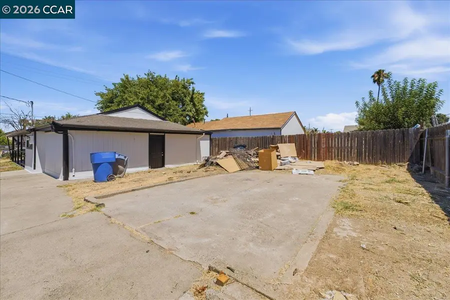 2696 Fairfield St, Sacramento, CA 95815 - #3