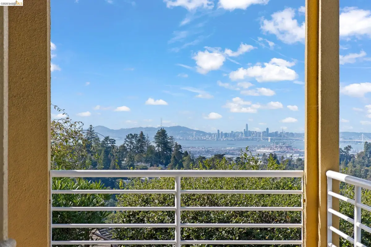 6070 Mazuela Dr, Oakland, CA 94611 - #1