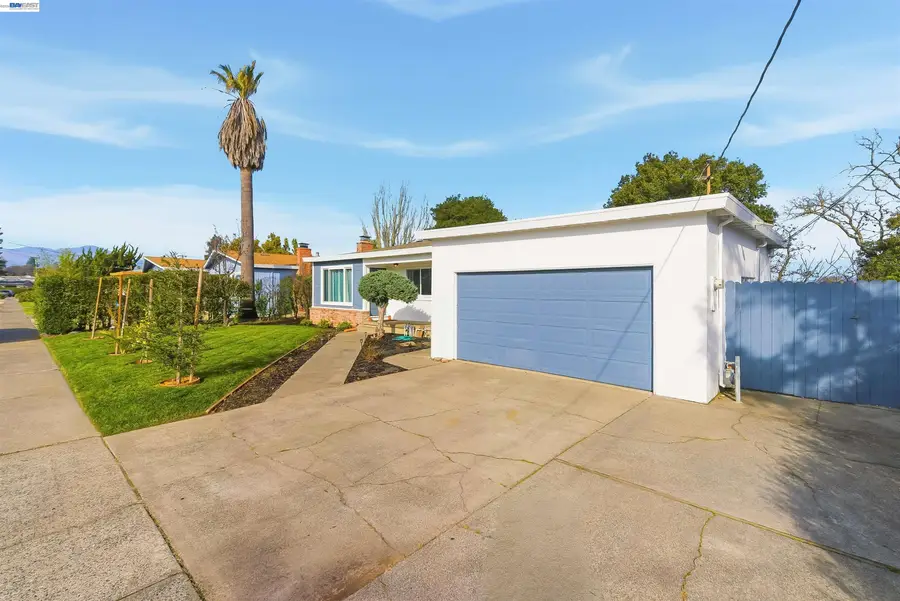 1382 Donna St, Novato, CA 94947 - #2