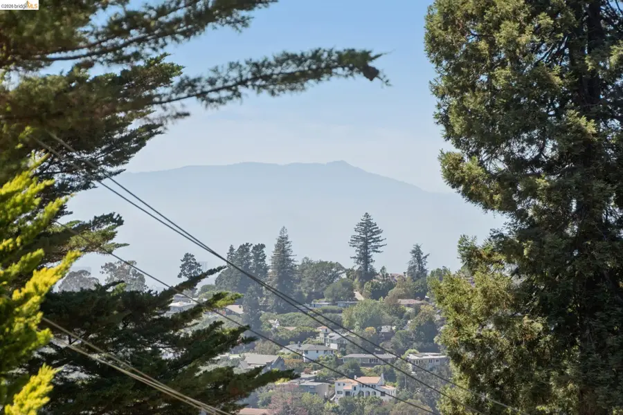 5649 Castle Dr., Oakland, CA 94611 - #3