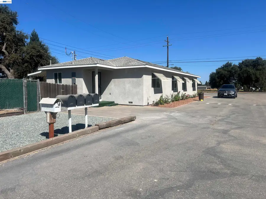 4628 Patterson Rd., Oakdale, CA 95361 - #3