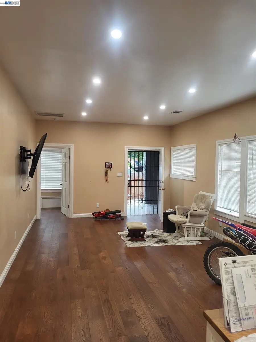 2137 E 27th, Oakland, CA 94606 - #2
