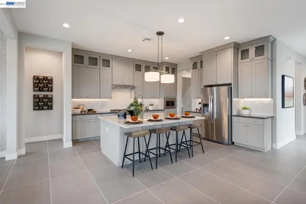 1288 Parkcrest Circle, Manteca, CA 95336