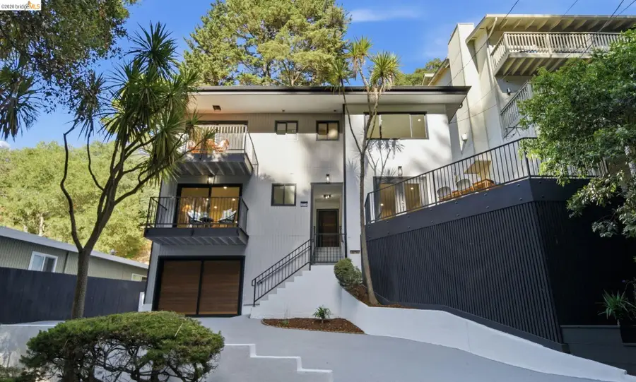 6334 Doran Dr, Oakland, CA 94611 - #2