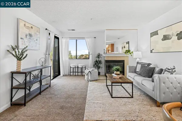 720 Live Oak Ln, Pinole, CA 94564