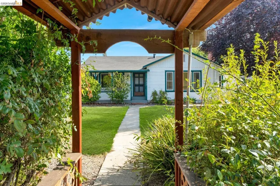 3742 Walnut Ave, Concord, CA 94519 - #2