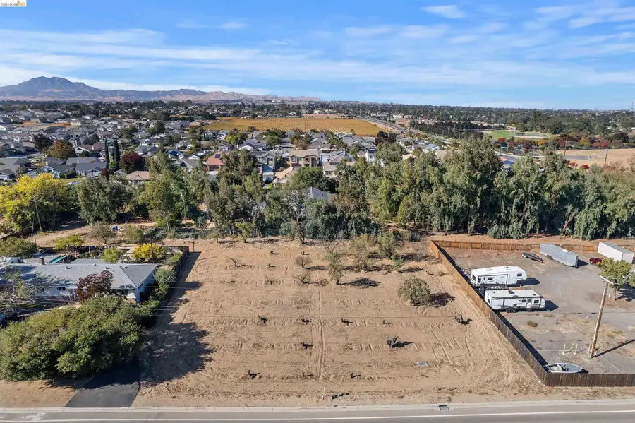3901-B Rose, Oakley, CA 94561 - #3