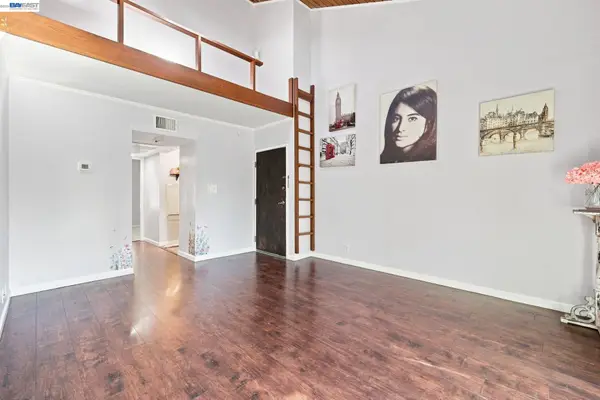 2716 Oak Rd #111, Walnut Creek, CA 94597
