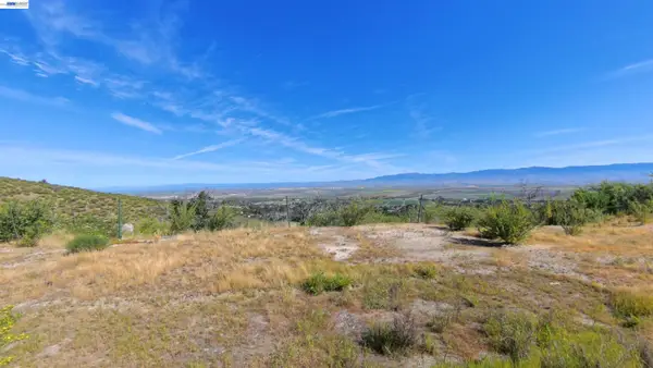 210 Mesa Rd, Salinas, CA 93908