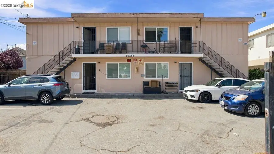 10582 Topanga Dr, Oakland, CA 94603 - #2