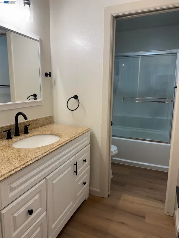957 Cheryl Ann Cir #15, Hayward, CA 94544