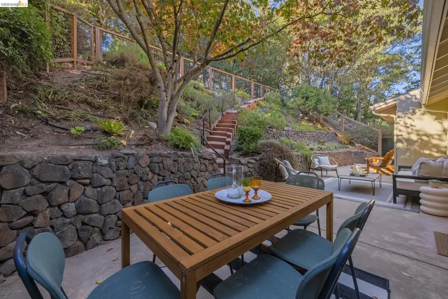 7094 Pinehaven Rd, Oakland, CA 94611 - #2