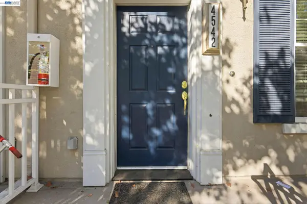 4542 Chancery Ln, Dublin, CA 94568