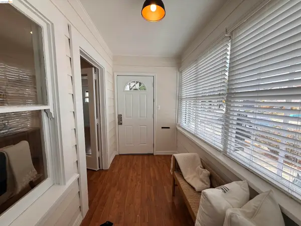 3042 Eastman Ave, Oakland, CA 94619