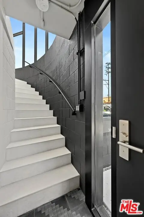 12400 Pacific Avenue, Los Angeles, CA 90066 - Image #3