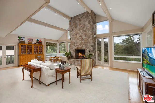 2090 Lakeshore Drive, Agoura Hills, CA 91301 - Image #2